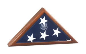 Estuche con bandera presidencial de nogal para bandera de 5'X9.5', con gran sello, urna de cremación disponible - Imagen 1 de 4