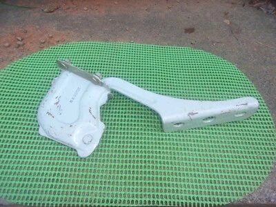 1978-1986 Sapporo Challenger Colt Wagon Ram 50 NOS Mitsubishi LEFT HOOD HINGE Foto 1 de 3