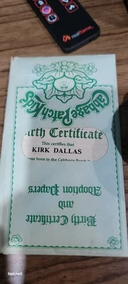 Certificado de nacimiento y papeles de adopción vintage de repollo para niños Foto 1 de 3