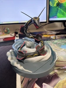 Shiny Rayquaza Card Holder Figure Pokemon Hidden Fates - Picture 1 of 4