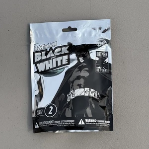 DC COLLECTIBLES BATMAN BLACK & WHITE SERIES 2 MINI FIGURE BLIND BAG - Picture 1 of 2
