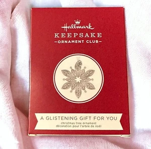 Hallmark Keepsake Ornament Club Exclusive A Glistening Gift for You 2019 NWB - Picture 1 of 6