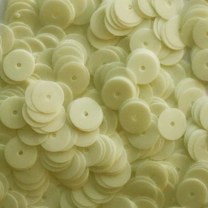 8mm Flat SEQUIN PAILLETTES ~ Opaque EGGSHELL VANILLA ~ Round ~ Made in USA - Picture 1 of 2