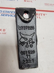 Genuine OEM Bobcat Bucket Tooth 6737325 - Picture 1 of 2