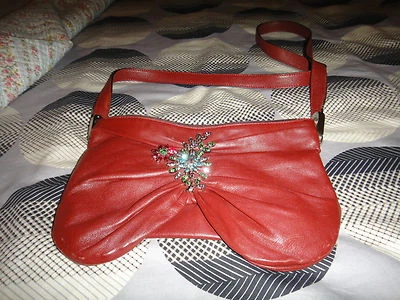 Bolso de Mano Cacharel Rojo 100% Cuero Genuino Pequeño Con Broche de Cristal ¡Muy Raro! Foto 1 de 4