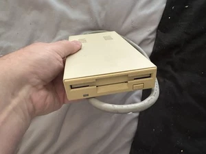 Amiga External Floppy Drive Tested working To Load A Disk Ok In Good Condition - Photo 1/8