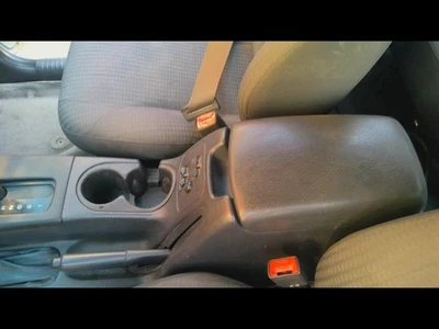 Used Front Lower Center Console fits: 2002 Jeep Liberty floor AT Front Lower Gra - Imagem 1 de 4