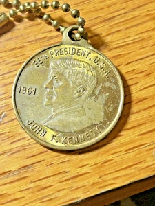 VINTAGE JOHN F KENNEDY  KEY CHAIN! - Picture 1 of 2