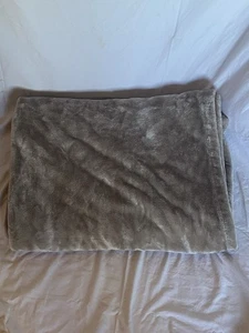 Berkshire Women's Silky Smooth Gray/Pink Blanket - Picture 1 of 3