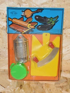 Blister gioco anni 60 e 70 - Attrezzi da cucina - NUOVO VINTAGE - Foto 1 di 3