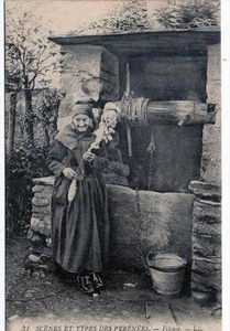 CPA 65 SCENES ET TYPES DES PYRENEES FILEUSE ( GROS PLAN - Picture 1 of 1