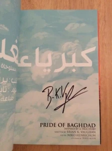 Autografato Da Brian K.Vaughan - Pride Di Baghdad Gn Hardcover 1st/1st + Pic - Picture 1 of 12