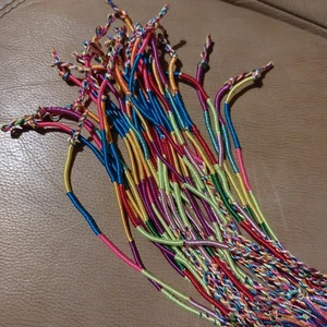 32 X Bracciali Amicizia Bambini Adolescenti Concerto Festival Festa - Foto 1 di 3