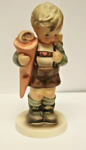 Estatuilla de colección Goebel Hummel #80 Little Scholar TMK 5 niño con bolsa de libros flores - Imagen 1 de 4