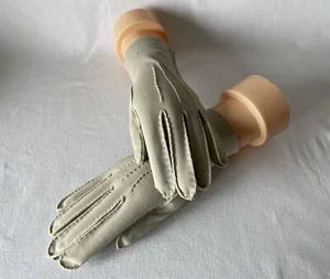 Vintage Pair Ladies Light Grey Piped Design Gloves Size 7 - 7.5? Possibly Nylon - Picture 1 of 11