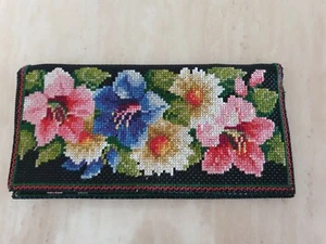HAND CRAFTED WALLET HAND STITCHED BLACK WITH FLOWER DESIGN ZIP-NEW (B02) - Picture 1 of 6