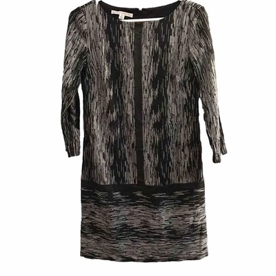 Vestido Maggy London Negro Estampado Abstracto Imitación Cuero Detalles Cambio Talla 4 Foto 1 de 4