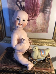 Antike deutsche große #152 Babypuppe …. Original Werkslackierung auf Karosserie - Bild 1 von 20