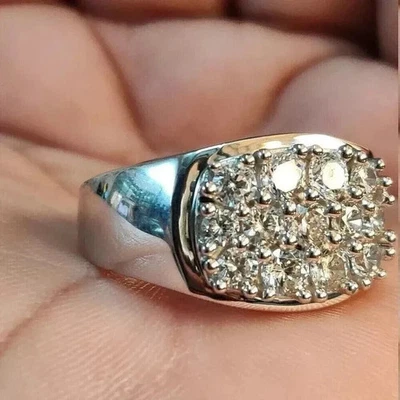 Anillo meñique de diamantes negros creado en laboratorio de corte redondo de 2,50 quilates enchapado en oro blanco de 14 k para hombre Foto 1 de 4