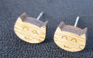 New earrings wooden small Cat face pierced ears - Picture 1 of 5