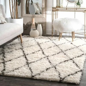 nuLOOM Hand Made Modern Geometric Moroccan Plush Shag Wool Area Rug in Ivory - Picture 1 of 8