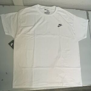 Nike Large White Logo Tee - Crew Neck T-Shirt - Regular Fit