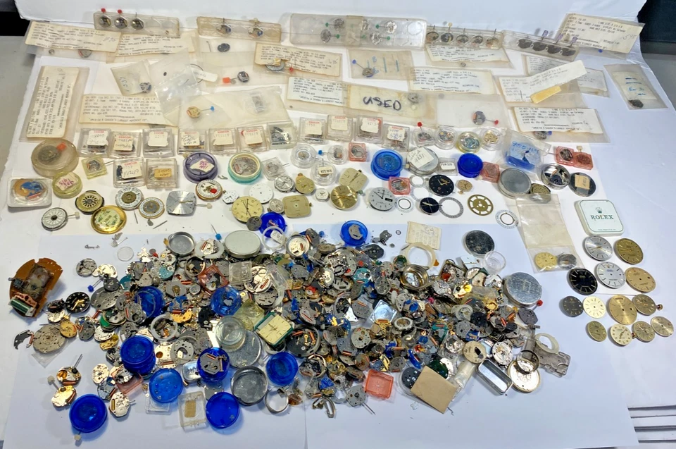 LARGE MIXED LOT OF VINTAGE WATCH PARTS, ROLEX DIALS, WATCH REPAIR STEAMPUNK ART - Image 1 of 4