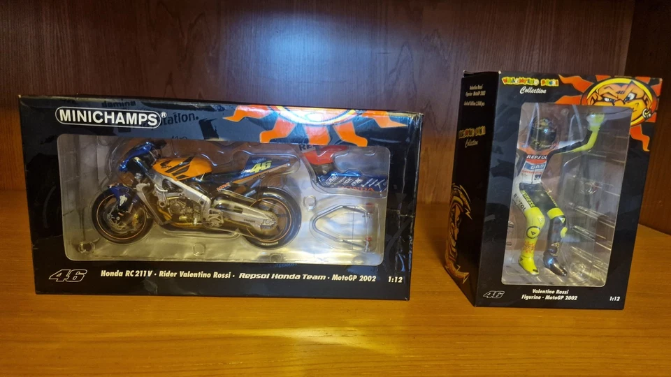 MINICHAMPS 1:12 HONDA RC211V 2002 REPSOL VALENTINO ROSSI COLLECTION + FIGURINE - Immagine 1 di 4