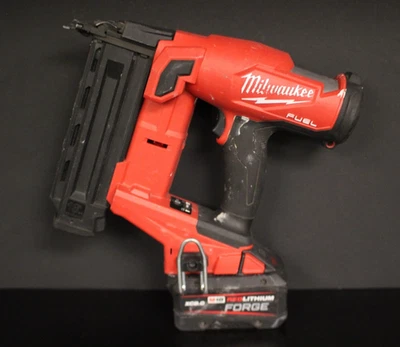 (RI2) Milwaukee 2746-20 M18 18Ga. Brad Nailer w/ M18 Forge 8Ah Battery - Image 1 of 4