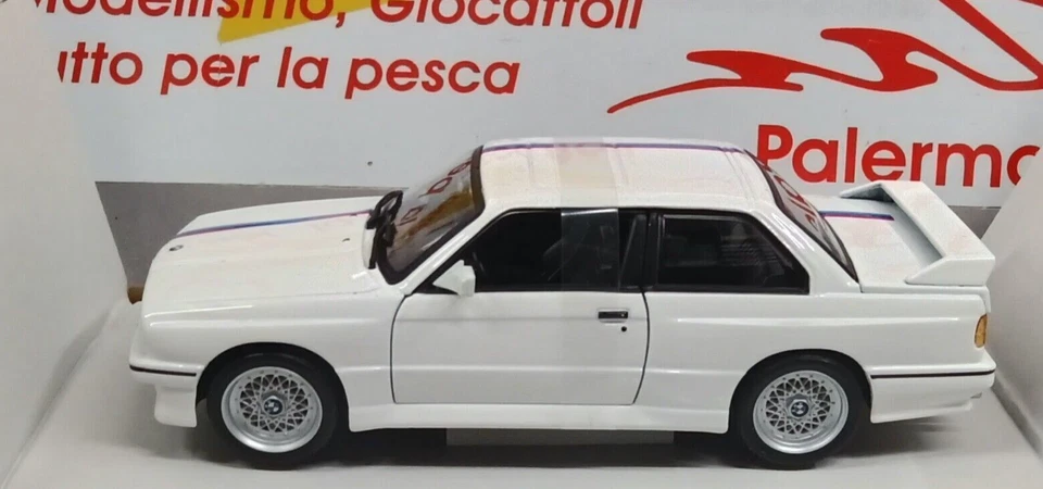 BURAGO 1/24  BMW 3 SERIE M3 1988 BIANCO - Immagine 1 di 2