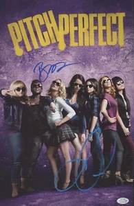 AUTÓGRAFO FOTO PERFECTO FIRMADO 11x17 ANNA KENDRICK Y BRITTNAY SNOW ACOA - Imagen 1 de 1