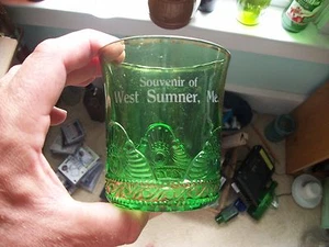 SCHÖNES SMARAGDGRÜNES FRÜHES PRESSGLAS WEST SUMNER MAINE SOUVENIRGLAS - Bild 1 von 6