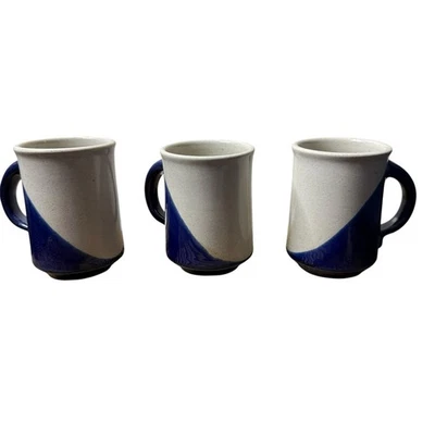 Vintage Ceramic Blue White Glazed Coffee Tea Mugs Set Of 3 Handmade Signed Foto 1 de 4