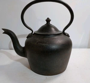 ANTIGUO HERVIDOR DE AGUA DE CAMPING DE HIERRO FUNDIDO KENDRICKS ANTIGUO DE COLECCIÓN 10 pintas con tapa - Imagen 1 de 7