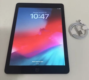 Apple iPad 6th Gen. 32GB, Wi-Fi , 9.7in - Black - Picture 1 of 10