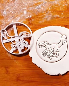 Feathered Velociraptor cookie cutter - Dinosaur birthday Jurassic dino fossil - Picture 1 of 4