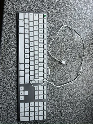 Das Apple Keyboard mit Ziffernblock für Ersatzteile und Ersatzteile - Bild 1 von 2