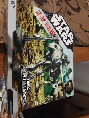 Figura de acción Hasbro Star Wars 30 aniversario AT-AP Walker 2007 nueva sellada Foto 1 de 4