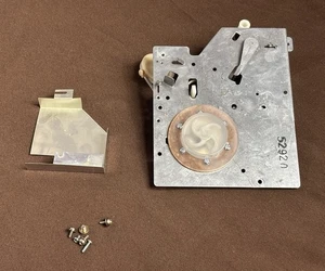 Kenwood KD-2055 Turntable Auto-Return / Cue Control Mechanism Assembly • Working - Picture 1 of 14