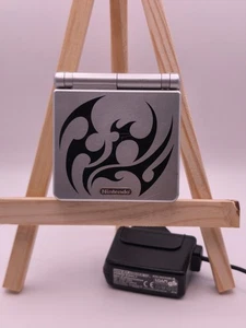 Nintendo Game Boy Advance SP Tribal Limited Edition Silber Handheld-Spielkonsole - Bild 1 von 13