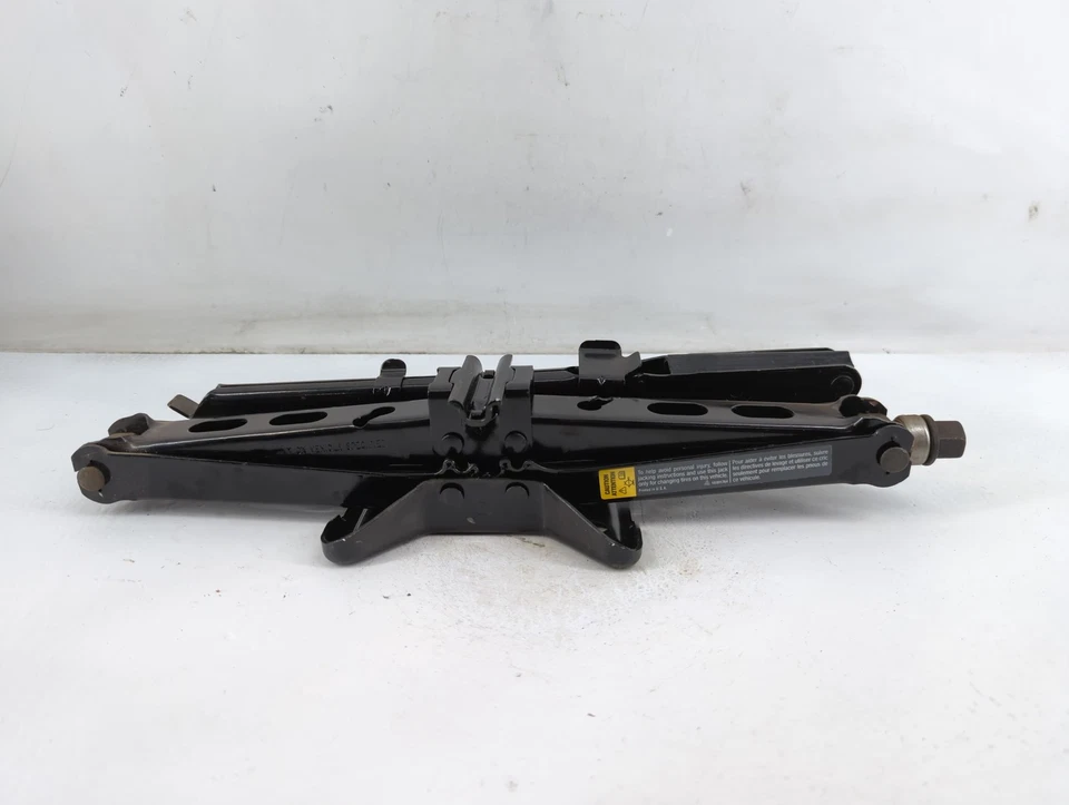 2002 Buick Rendezvous Spare Scissor Car Jack GDX98 - Image 1 of 4