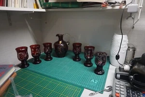 Alfred Taube Vohenstrauß Kristall Krug rot mit Gläsern Hirsch Jagd - Bild 1 von 9