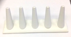 New 5 Ring Finger Display in White Leather - Picture 1 of 2
