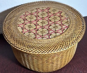 Rattan Wicker Basket Décor Vintage Handwoven Catchall Brown & Red Pattern W Lid - Picture 1 of 12