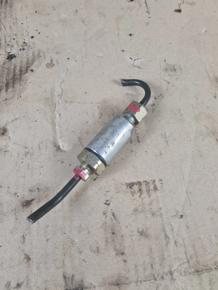 Porsche Boxster 986 Brake Pressure Regulator 98635530500 - Image 1 of 1