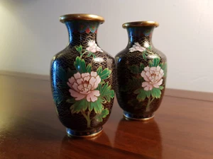 MATCHING PAIR OF ANTIQUE,CHINESE,BRASS,GILT & ENAMEL CLOISONNE MINIATURE VASES - Picture 1 of 10