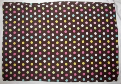 Funda de almohada Pottery Barn Teen de franela marrón con lunares estándar Foto 1 de 3