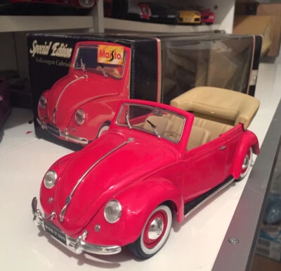 MAISTO 1:18 Volkswagen Maggiolino Beetle Cabriolet 1951 - Colore: rosso - Immagine 1 di 3