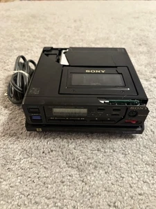 Unidad grabadora de casete de video Sony EV-C8u 8 mm con fuente de alimentación solo para piezas - Imagen 1 de 24