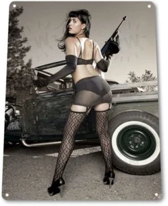 Insegna Latta Metallo Sharp Shooter Pinup Ragazza Sexy Hot Rod Auto Garage Auto Shop Decorazione - Foto 1 di 4
